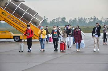 Hà Nội, Đà Nẵng và Huế đón những du khách đầu tiên của năm 2021 - Ảnh 6.