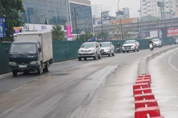Hà Nội: Nhiều tài xế không dám đi vào làn BRT dù đã tạm thời bỏ phân làn - Ảnh 1.
