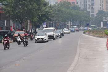 Hà Nội: Nhiều tài xế không dám đi vào làn BRT dù đã tạm thời bỏ phân làn - Ảnh 4.