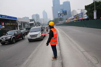 Hà Nội: Nhiều tài xế không dám đi vào làn BRT dù đã tạm thời bỏ phân làn - Ảnh 6.