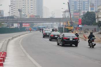 Hà Nội: Nhiều tài xế không dám đi vào làn BRT dù đã tạm thời bỏ phân làn - Ảnh 5.