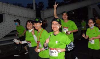 Áo dài ngũ thân trên đường chạy Marathon 'dậy sóng' - ảnh 1
