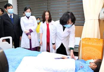 Bộ trưởng Bộ Y tế mong Bệnh viện T.Ư Thái Nguyên nâng tầm hạng Đặc biệt - Ảnh 4.