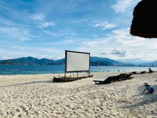Tình hình check-in ở các điểm nóng du lịch trên cả nước: Huế hoãn Festival sang 2021, Nha Trang nói không với tụ tập trên biển - Ảnh 3.