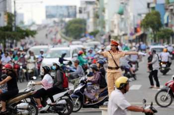 Công bố số đường dây nóng về đảm bảo an toàn giao thông dịp Tết Dương lịch - Ảnh 1.