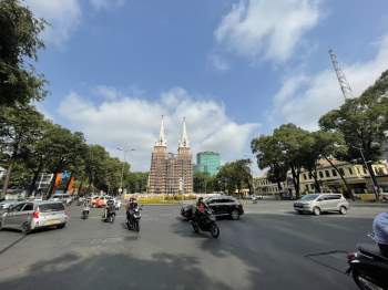 Hết Tết, qua mùng đường vẫn thênh thang: Người Sài Gòn chạy xe mấy ngày này rất khỏe! - ảnh 1