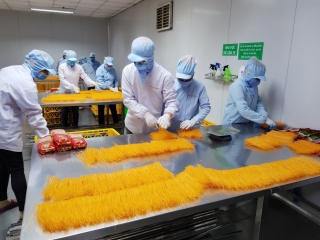 Thấy bánh tráng bán tại Mỹ ghi made in Thailand, Chàng trai Củ Chi quyết tâm mang bánh tráng, phở Việt tới 42 quốc gia trên thế giới - Ảnh 2.