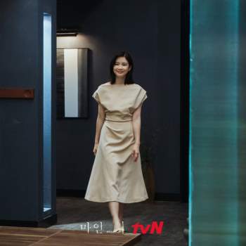 Đẳng cấp thời trang của Hoa hậu Hàn Quốc trong phim mới: Tủ đồ 100% váy áo xa xỉ, - Ảnh 6.