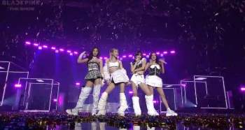 Viết là THE SHOW đọc là đại hội chế đồ của stylist BLACKPINK: Choáng nhất là màn chế áo khoác cho Jennie, Rosé - Ảnh 4.