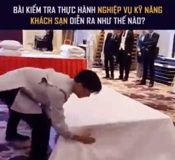 Nếu thường tò mò vì sao drap giường phòng khách sạn luôn rất vuông vức thì hành động của thanh niên bộ phận buồng phòng dưới đây sẽ giải đáp tất cả - Ảnh 3.