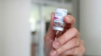 Bệnh viện TƯ Huế triển khai tiêm vaccine phòng COVID-19 cho các nhân viên y tế - Ảnh 5.