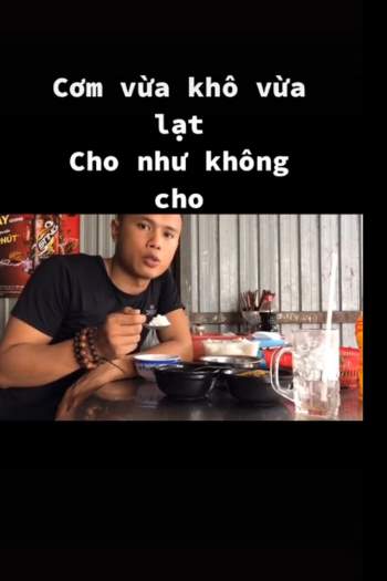 Chàng trai đi bộ xuyên Việt 0 đồng bị chỉ trích vô ơn, ăn cơm miễn phí nhưng nhận xét cơm khô, khó ăn - Ảnh 1.