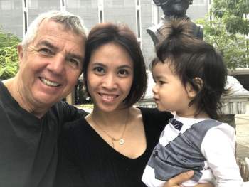 Mẹ đơn thân Việt lấy bác sĩ Tây hơn 20 tuổi: Tôi mang thai, anh ấy từ chức Trưởng khoa - ảnh 6
