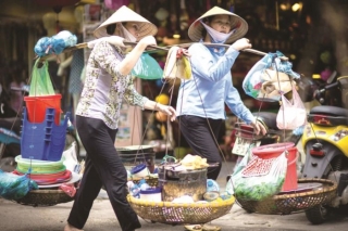 Gánh hàng rong là nét văn hóa Việt lâu đời, là tuổi thơ êm đềm