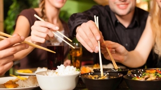 5 sai lầm trong ăn uống của người Việt đang âm thầm hủy hoại sức khỏe của bạn - Ảnh 4.