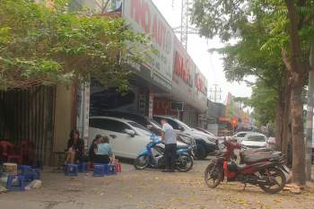 Hà Nội bùng phát những con phố salon, gara ô tô - Ảnh 2.