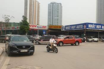 Hà Nội bùng phát những con phố salon, gara ô tô - Ảnh 8.