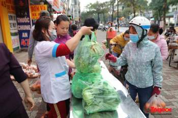 “Giải cứu” nông sản Hà Giang và Hải Dương, phát miễn phí đến bệnh nhân, người lao động nghèo - Ảnh 8.