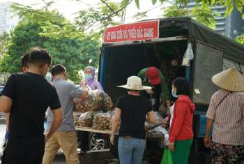 Người Hà Nội giải cứu vải Bắc Giang giá 20.000 đồng/kg - Ảnh 12.