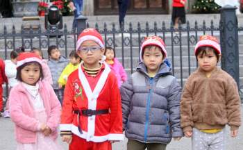 Hà Nội: Người dân nô nức kéo đến Nhà thờ Lớn check-in trước lễ Giáng sinh - Ảnh 12.