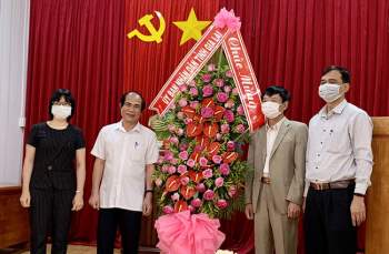 Lãnh đạo các tỉnh Tây Nguyên thăm chúc mừng ngày thầy Thuốc Việt Nam - Ảnh 2.