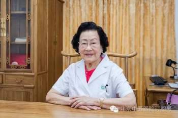 Vị bác sĩ da liễu 99 tuổi da dẻ vẫn căng bóng, hồng hào, bà tiết lộ 3 món mình không bao giờ ăn, 4 việc nhỏ thường làm mỗi ngày - Ảnh 5.