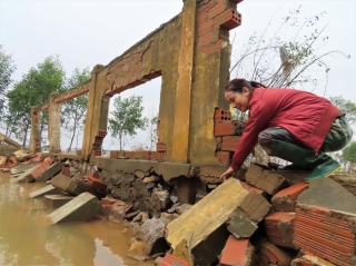 Gần 30 ngày miền Trung chìm trong lũ hồng thủy: Nước ngập mái nhà, mênh mông nước mắt - ảnh 5