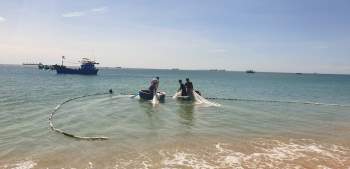 Ngư dân Ninh Thuận trúng lộc biển: Thu nhập cả triệu đồng/ngày nhờ ruốc - ảnh 1