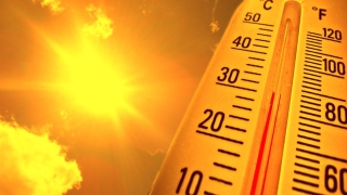 Hà Nội nắng nóng 37 độ C, chỉ số UV gây hại ở mức rất cao