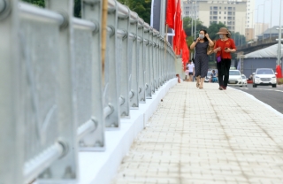 Thông xe cầu vượt hồ Linh Đàm