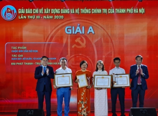 Hà Nội trao 2 giải báo chí của thành phố