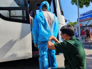 Hàng trăm người ở Bệnh viện Đà Nẵng được đưa về khu cách ly mới