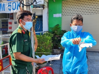 Hàng trăm người ở Bệnh viện Đà Nẵng được đưa về khu cách ly mới
