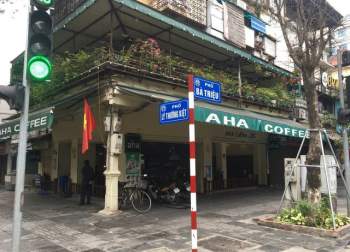 Hàng quán tại Hà Nội đồng loạt đóng cửa, chấp hành nghiêm quy định phòng dịch - Ảnh 1.