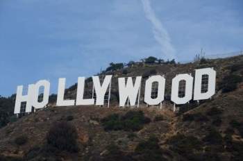 Hi hữu: Biểu tượng Hollywood nổi tiếng bị trộm đổi chữ
