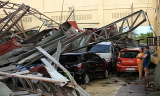 Hình ảnh tan hoang, hàng trăm ngôi nhà bị chôn vùi dưới đất đá trong siêu bão Goni ở Philippines - Ảnh 10.