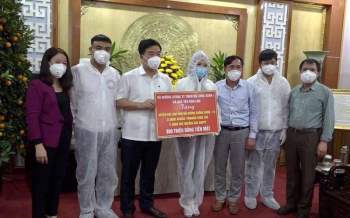 Hội yêu hoa lan Việt Nam ủng hộ 2,9 tỷ đồng và 7.000 khẩu trang, quần áo bảo hộ phòng, chống dịch Covid-19 -0