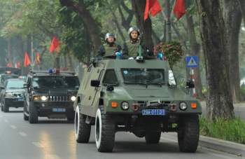 Công an Hà Nội sử dụng xe bọc thép, xe đặc chủng đảm bảo an ninh Đại hội Đảng XIII - Ảnh 2.