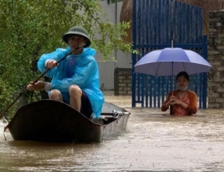 Nghệ An: Nhiều xóm đang bị cô lập, người dân thiếu nước sạch, lương thực - Ảnh 7.