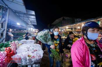 Tiêu dùng & Dư luận - Đi chợ hoa lúc nửa đêm để tặng mẹ nhân ngày Nhà giáo Việt Nam (Hình 12).