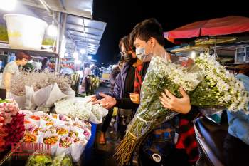 Tiêu dùng & Dư luận - Đi chợ hoa lúc nửa đêm để tặng mẹ nhân ngày Nhà giáo Việt Nam (Hình 11).