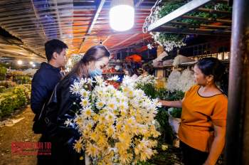 Tiêu dùng & Dư luận - Đi chợ hoa lúc nửa đêm để tặng mẹ nhân ngày Nhà giáo Việt Nam (Hình 6).