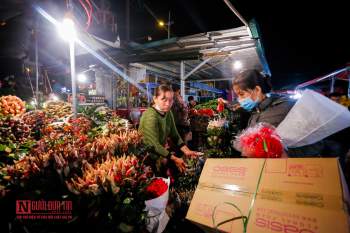 Tiêu dùng & Dư luận - Đi chợ hoa lúc nửa đêm để tặng mẹ nhân ngày Nhà giáo Việt Nam (Hình 10).