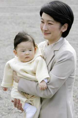 Hoàng tử bé Hisahito, “chân mệnh thiên tử” Nhật Bản mới sinh ra đã gánh tương lai hoàng gia - Ảnh 1