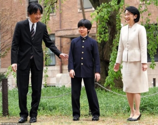Hoàng tử bé Hisahito, “chân mệnh thiên tử” Nhật Bản mới sinh ra đã gánh tương lai hoàng gia - Ảnh 5