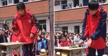 Trường học ở Trung Quốc bắt học sinh đập điện thoại để tập trung thi cử - Ảnh 1.