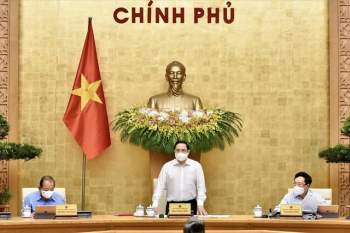 Thủ tướng Phạm Minh Chính: Chống dịch từ phòng ngự sang chủ động tấn công - Ảnh 4.