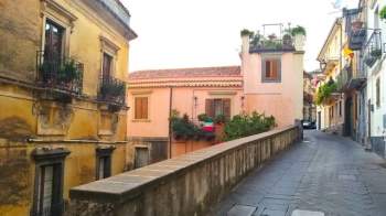 Một thị trấn cổ của Italy rao bán nhà để bảo tồn giá trị di sản - Ảnh 6.