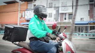 Ngừng bay nhiều tháng trời vì dịch, phi công ngậm ngùi ra đường làm shipper vì miếng cơm manh áo và lời chia sẻ đầy cảm động - Ảnh 2.