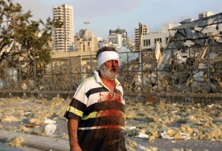Chùm ảnh: Hiện trường như ngày tận thế sau vụ nổ kinh hoàng tại Lebanon khiến 4000 người thương vong - Ảnh 10.